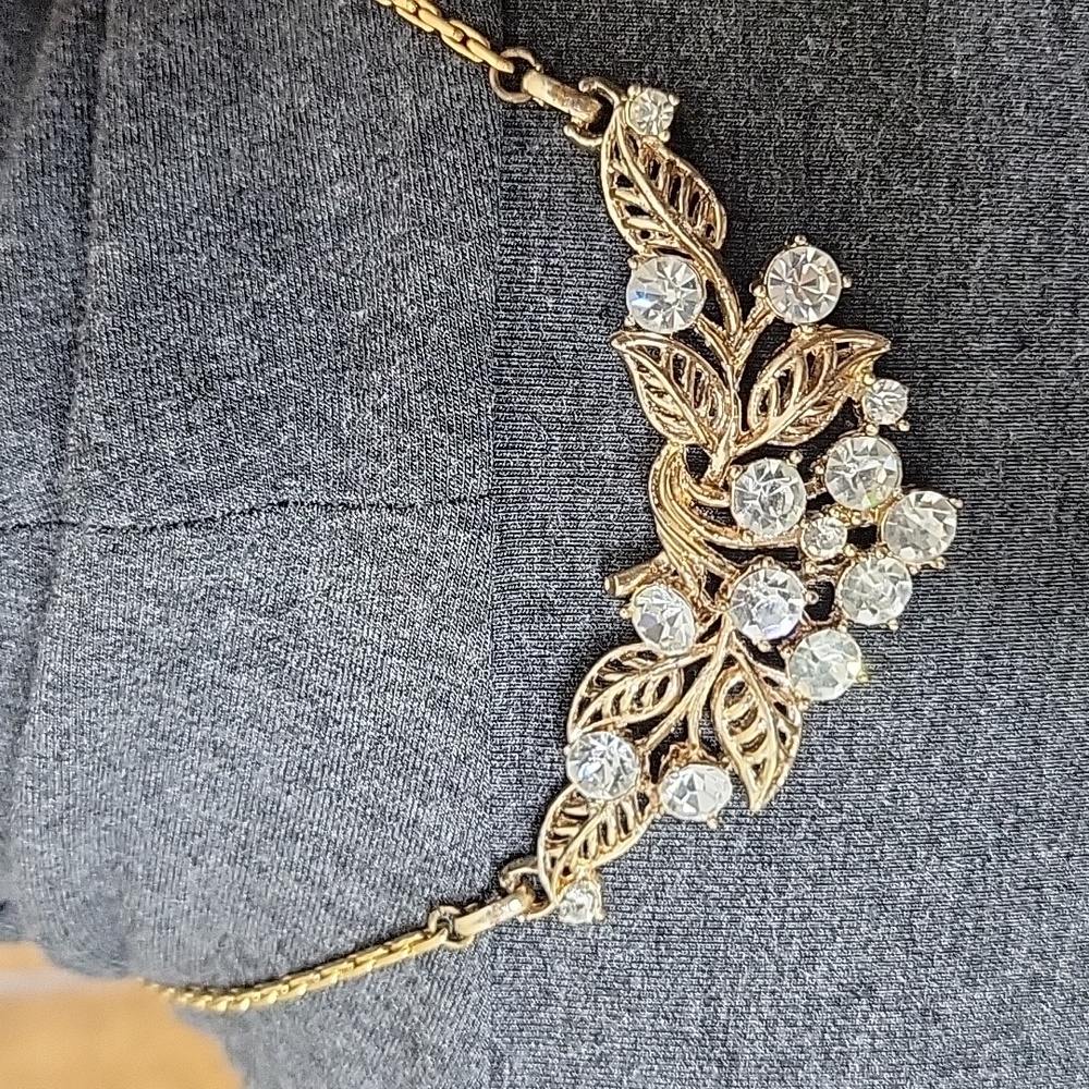 Vintage Rhinstone Gold Floral Bar Pendant Gold Chain Necklace